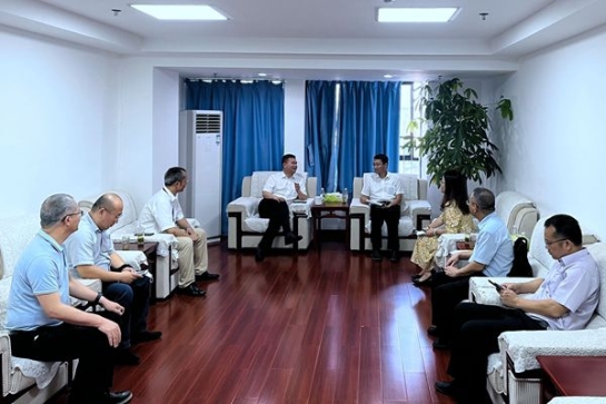 郵儲銀行廣西區(qū)分行黨委委員、 副行長高山一行到中小擔(dān)保座談交流